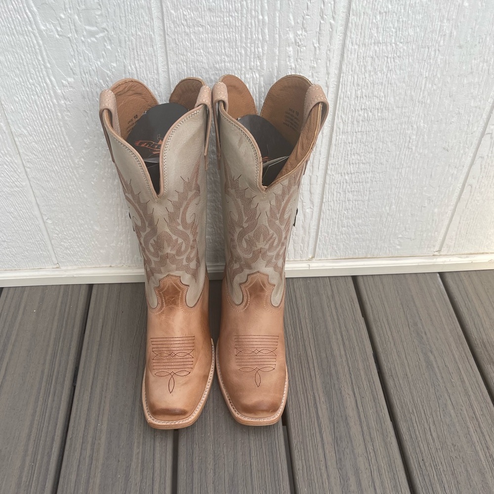 Beautiful brand new DICE boots FB!!! 😍